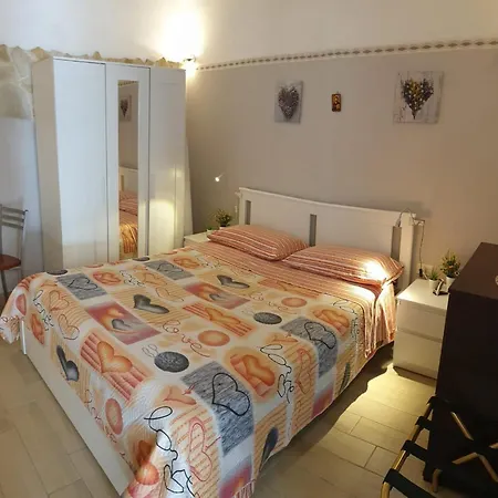 Giovanni S Little House Apartment
